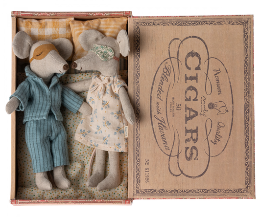 Mum & Dad Mice in Cigarbox